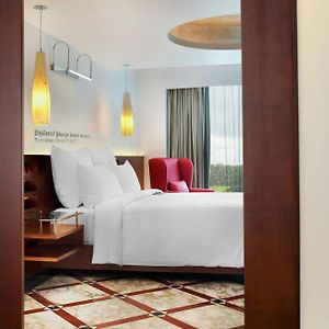 Deluxe Suite Club lounge access 1 Bedroom Larger Suite